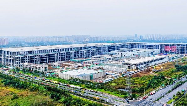 点亮“中国屏”：这一“超等工程”厂区周全封顶！